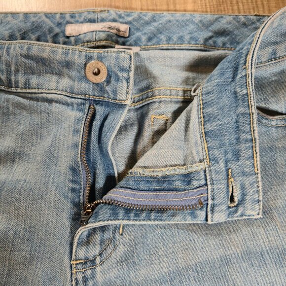 Chico's Platinum Womens Jeans Size 14 Blue Light Wash Straight Leg Denim Casual - Picture 4 of 8